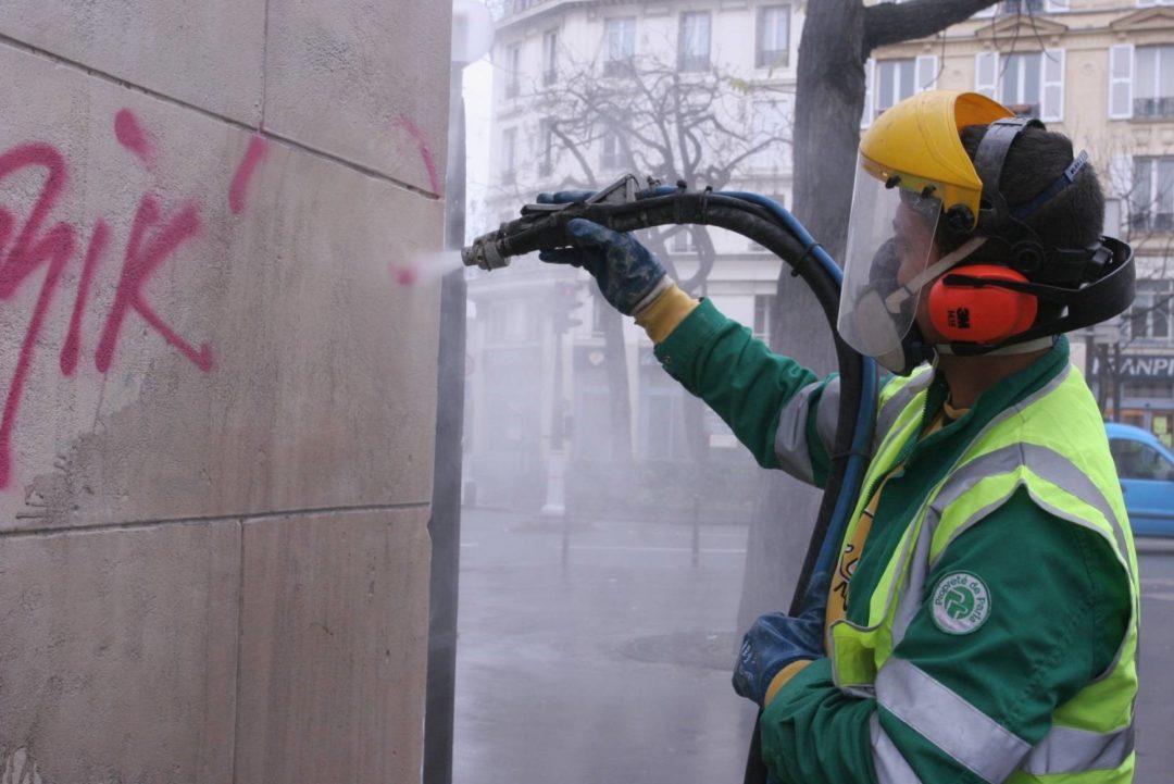 Nettoyage de graffitis